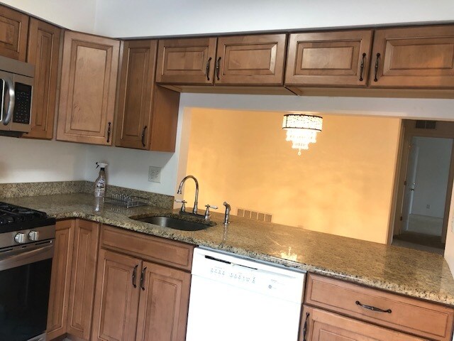 Foto del edificio - 2102B Denham Ct