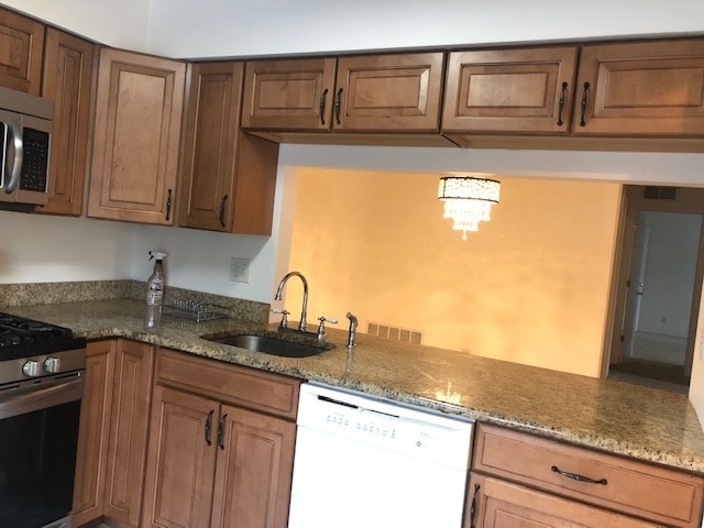 Building Photo - 2102B Denham Ct