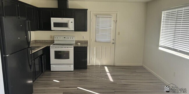 Building Photo - 803 W Sunflower St