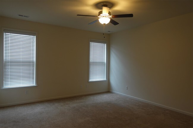 Building Photo - 185 Bur Oak Dr