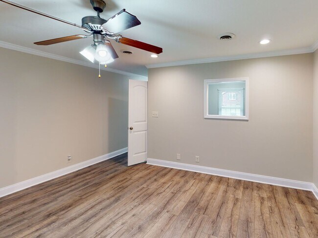 Foto del edificio - Move-in Ready Townhome in Desirable Sango ...