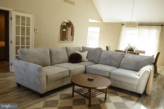 Foto del edificio - 42 Deerfield Ln