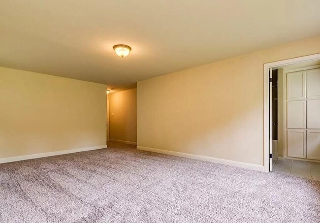 Foto del edificio - 4902 Valley Oak Dr