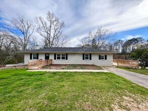 Building Photo - 622 Deese Rd
