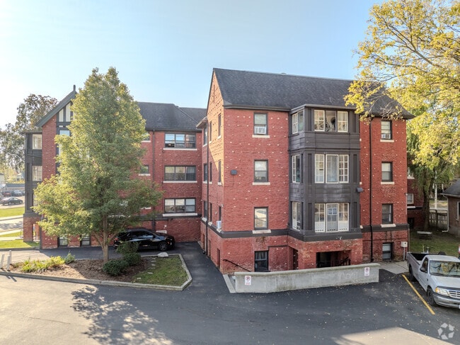 Building Photo - Kent Manor