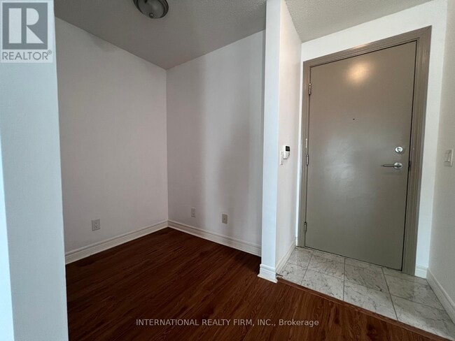 Building Photo - 70 Town Centre Court