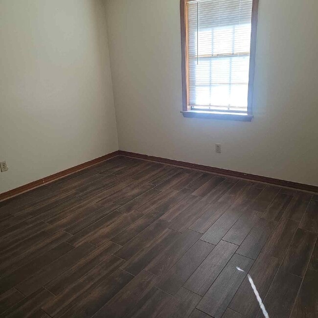 Foto del edificio - 1002 Sybil Dr