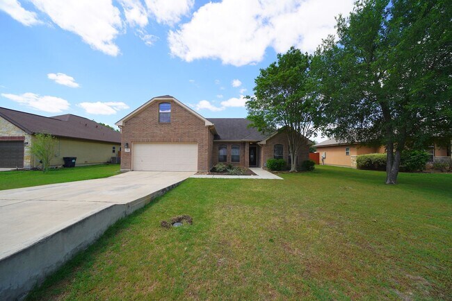 Foto del edificio - Move-In Ready Property Now Available in Selma, TX! - Realtor Commission: $600