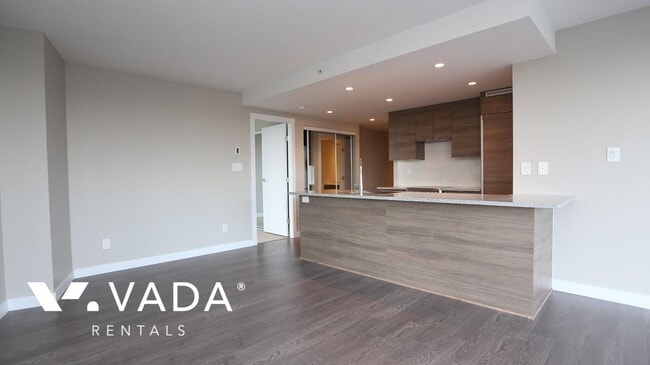 Building Photo - Marine Gateway 2 Bed Apartment Rental 706-...