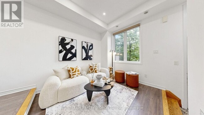 Building Photo - 15 Heron Park Pl