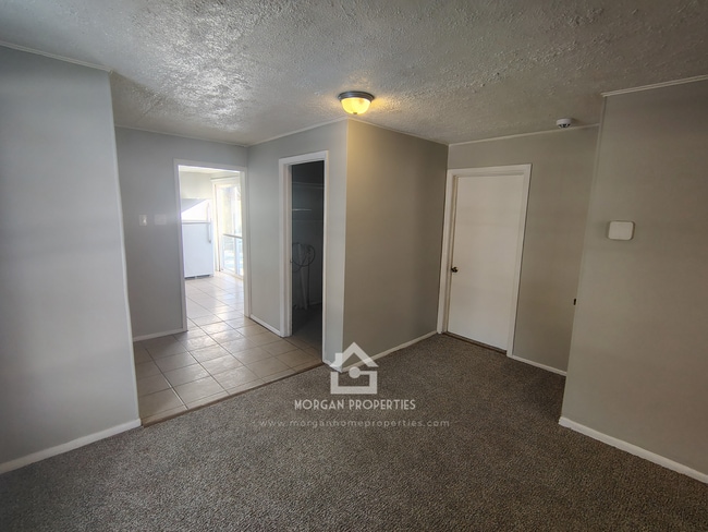 Building Photo - 116 W Vinyard St