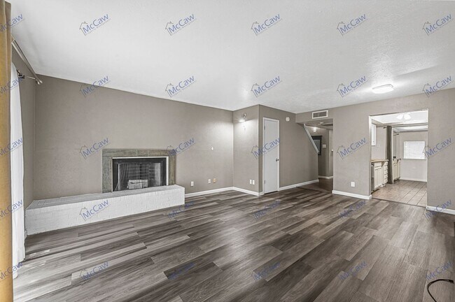 Building Photo - Fantastic 2-Bed 2.5-Bath Las Colinas Condo!