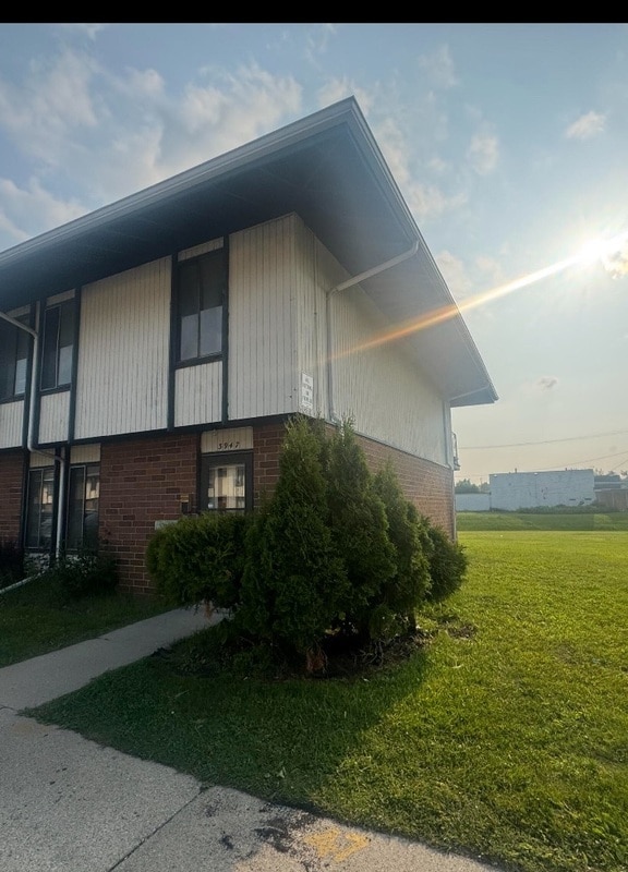 Building Photo - 3912 S Sunset Dr