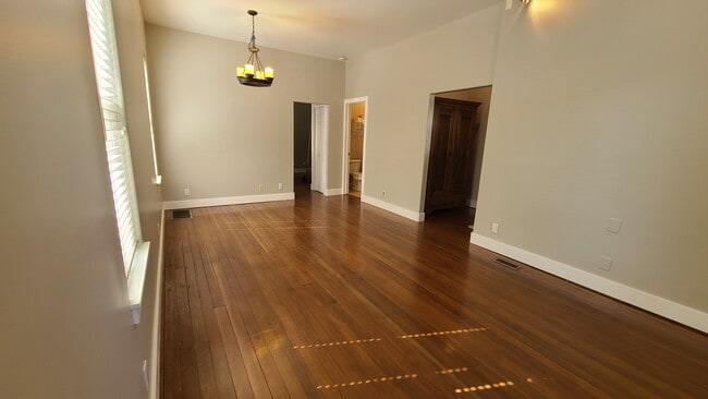 Living Room - 820 S Lincoln St