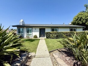 Building Photo - 2286 Levante St