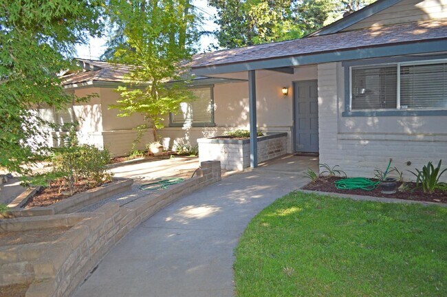 Foto del edificio - 9090 N Minnewawa Ave
