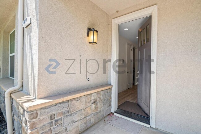 Building Photo - Unit