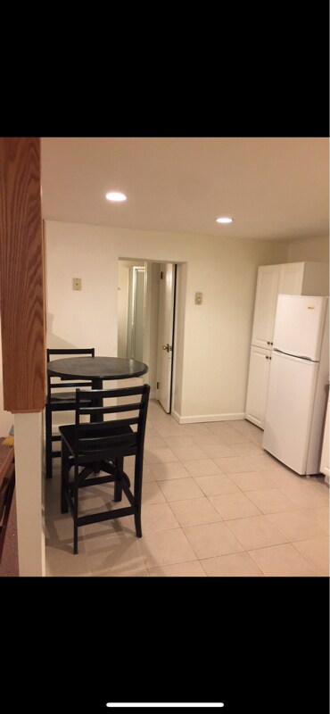 Building Photo - 190 French St