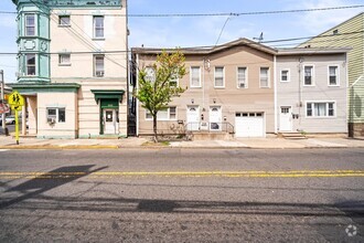 Building Photo - 687 Summit Ave