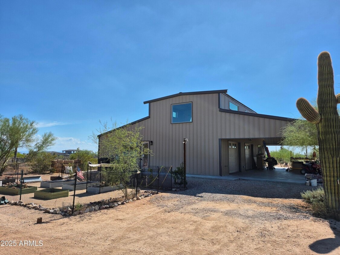 Primary Photo - 28848 N 79th St
