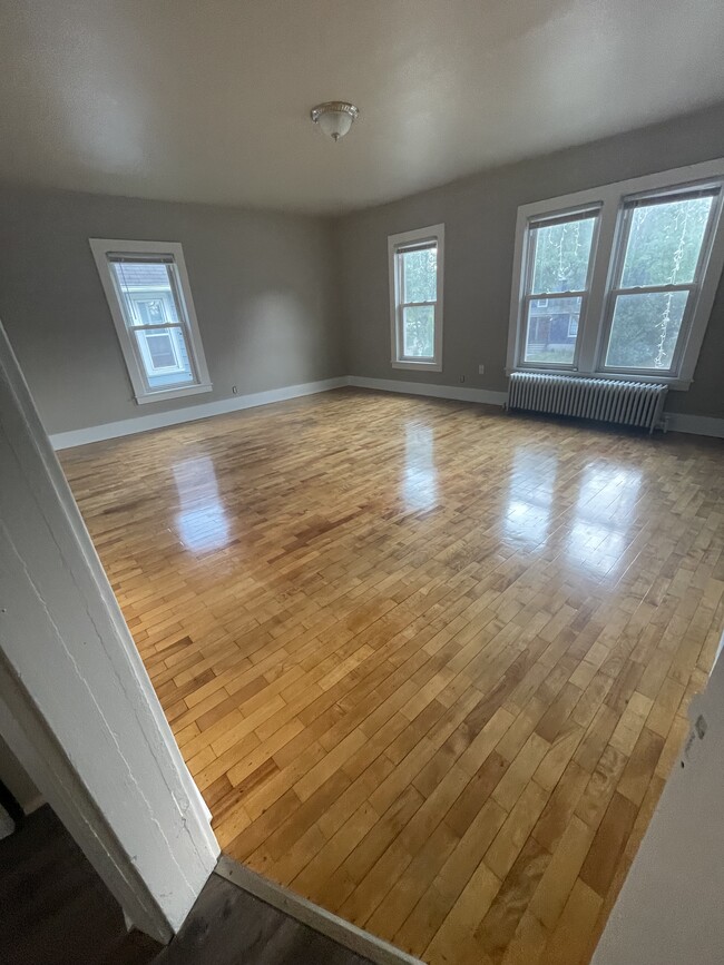 Building Photo - 206 N Lawe St