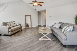 Building Photo - 9853 Creet Cir