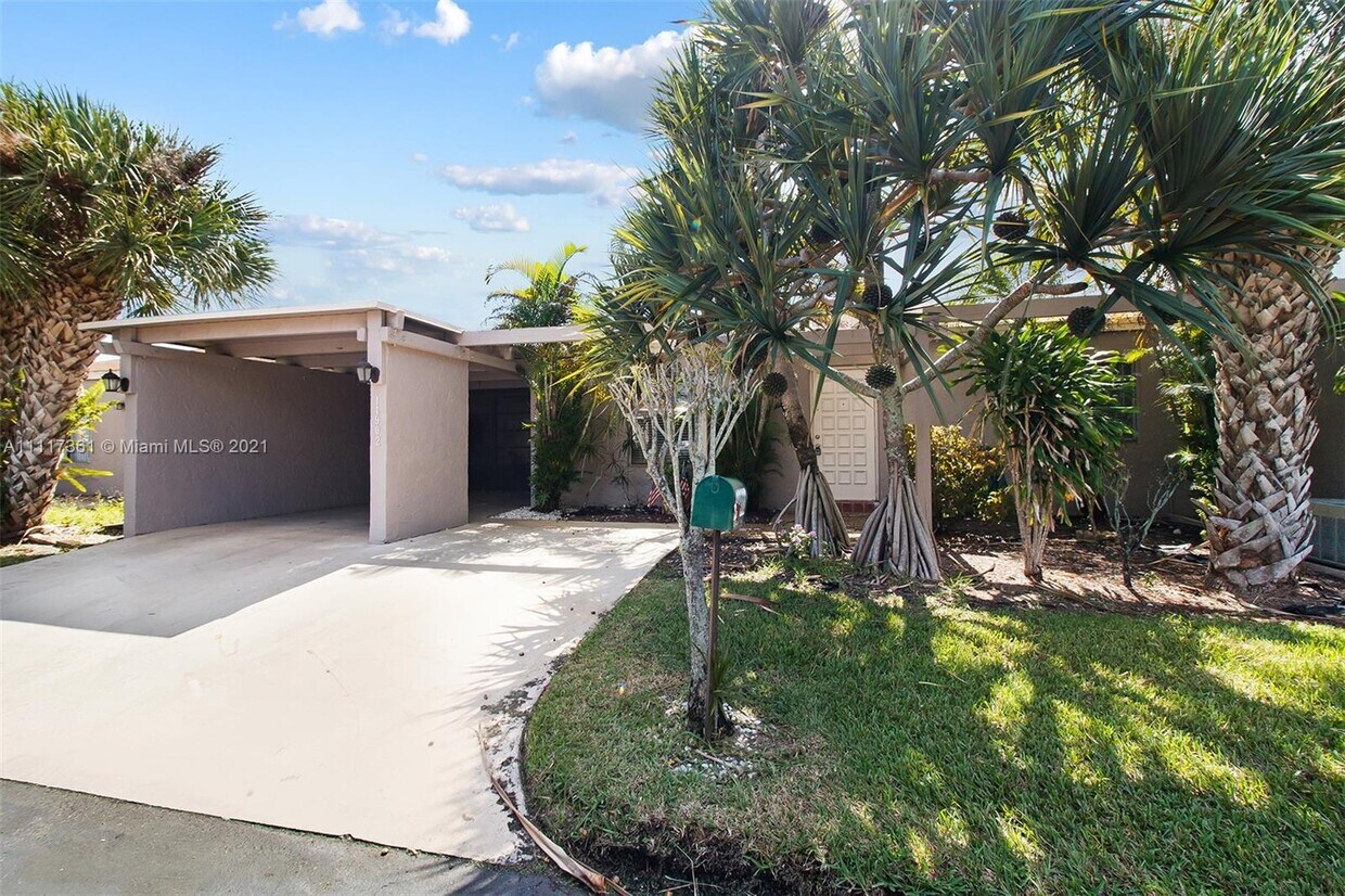 Primary Photo - 14902 Wildflower Ln