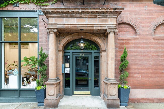 Foto del edificio - 104 W Oak St