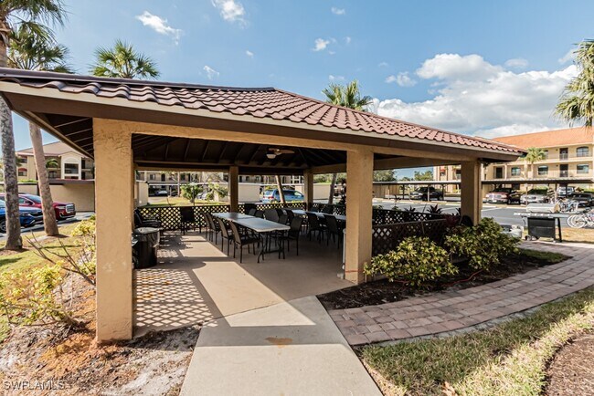 Foto del edificio - 12171 Kelly Sands Way