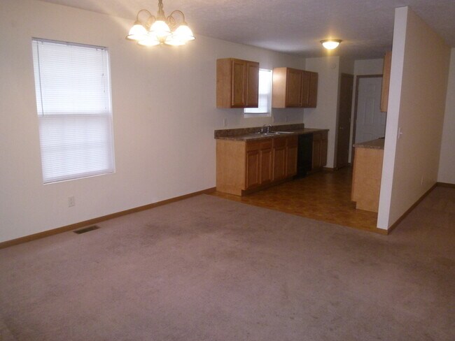 Building Photo - Collet Meadow - 5 Bedroom Family Home - Pets Welcome!*