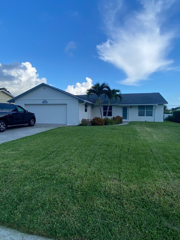 Foto principal - 7399 SE Flamingo Way