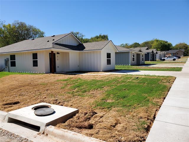 Building Photo - 616 E 3rd St