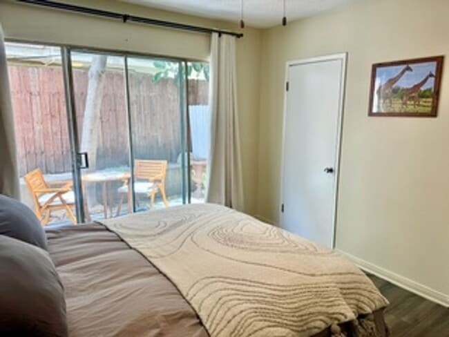 Foto del edificio - 8207 De Longpre Ave