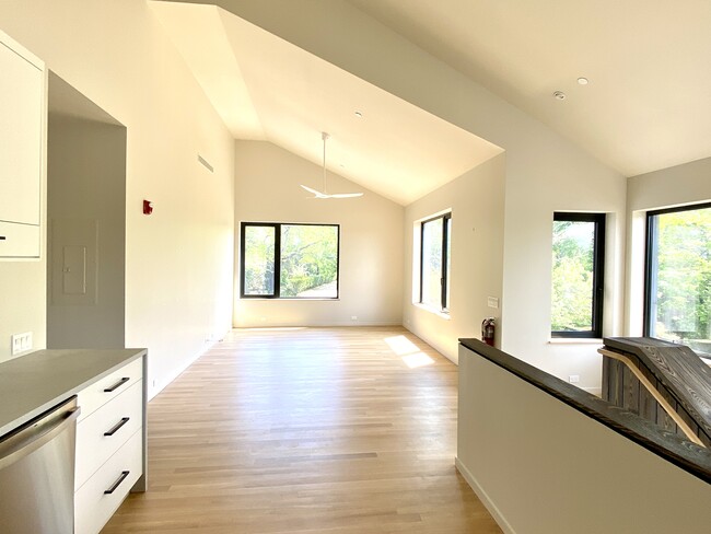 Building Photo - 2183 Montauk Hwy