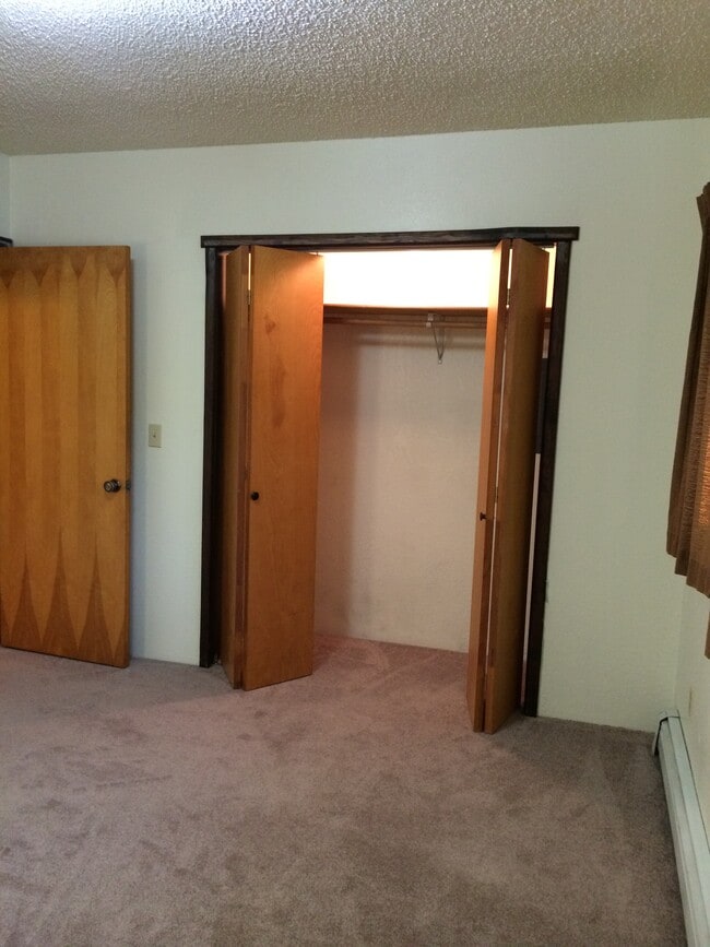 Bedroom #1 - 404 Kit Blvd