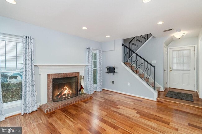 Building Photo - 15090 Holleyside Dr