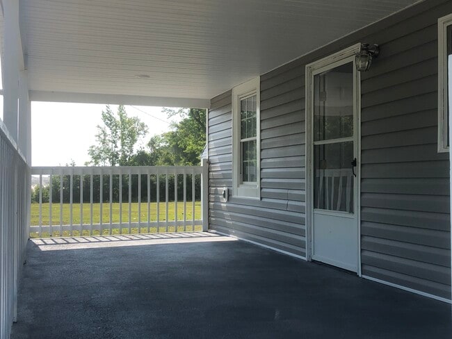 Porche trasero - 381 Big Hill Rd