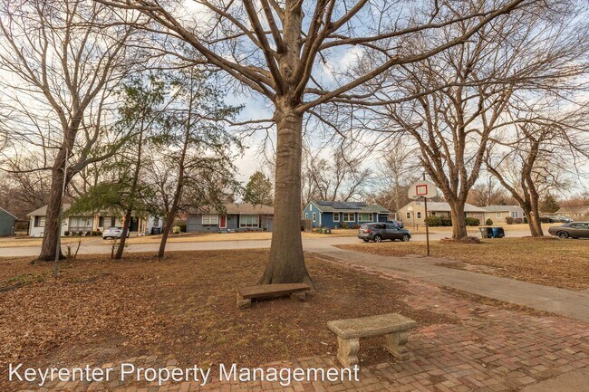 Building Photo - 3 br, 2 bath House - 2527 S Oswego Ave