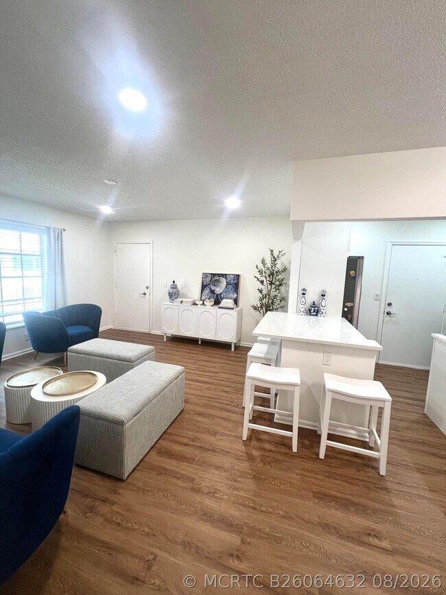 Foto del edificio - 2261 NE 67th St