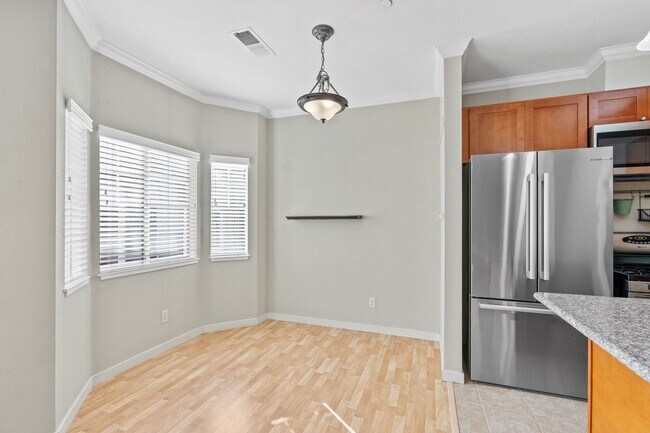 Building Photo - 225 Valley Oak Dr