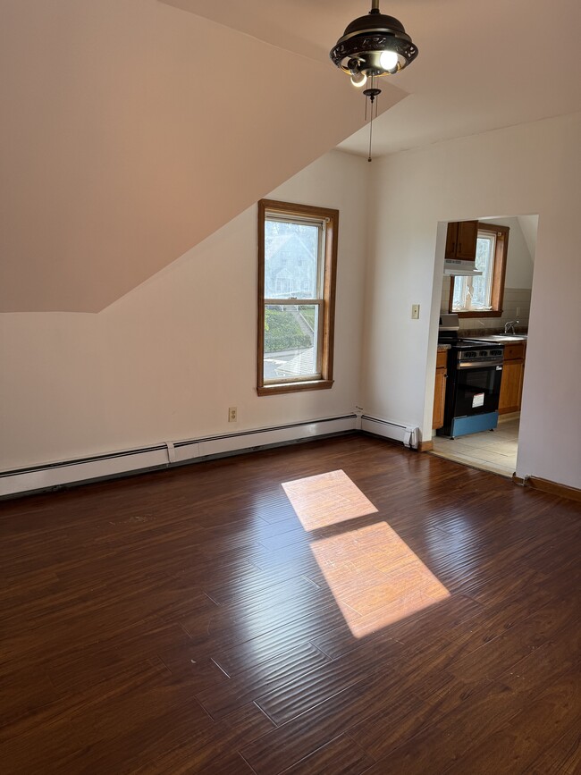 Building Photo - 207 Middle St
