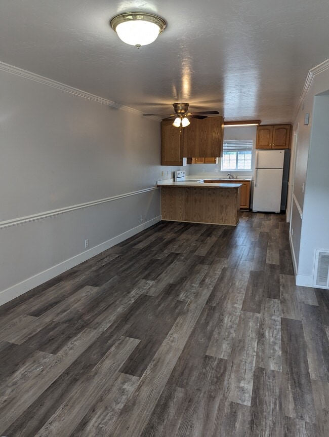 Building Photo - 1050 S Orem Blvd
