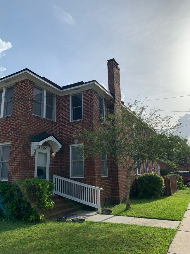 Frente - 2604 Dellwood Ave