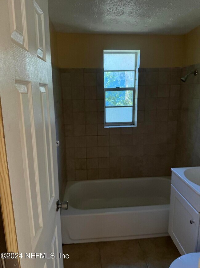 Foto del edificio - 2604 Mc Millan St