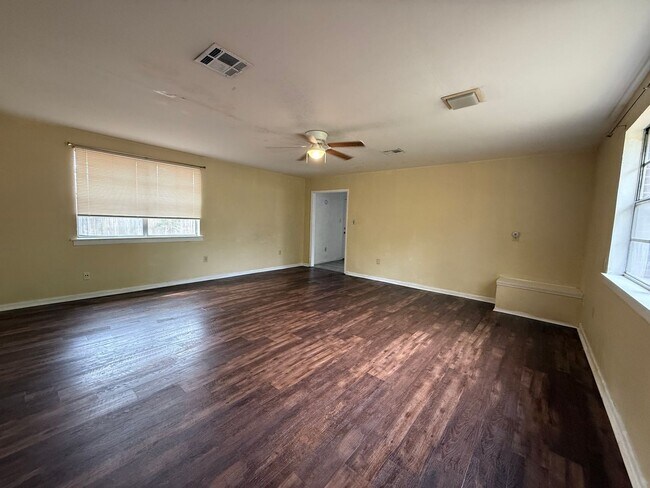 Foto del edificio - Room To Stretch