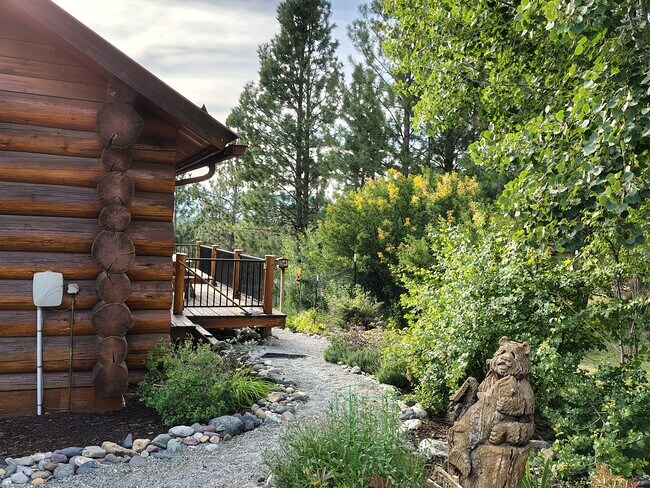 Foto del edificio - Therault Lake Log Home
