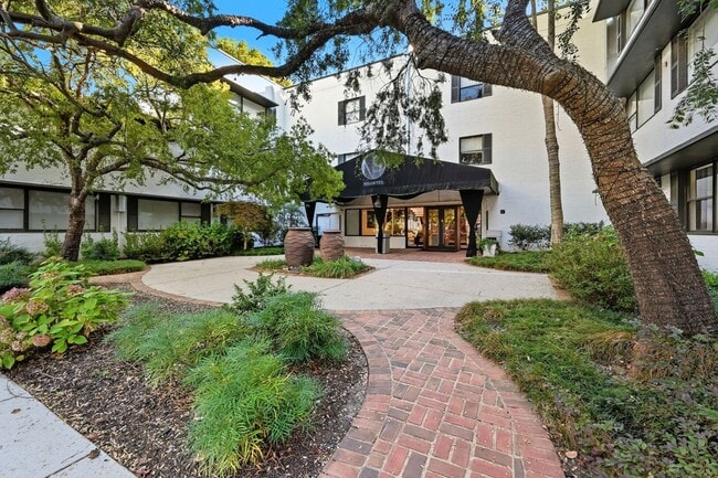 Foto del edificio - 3645 Peachtree Rd NE