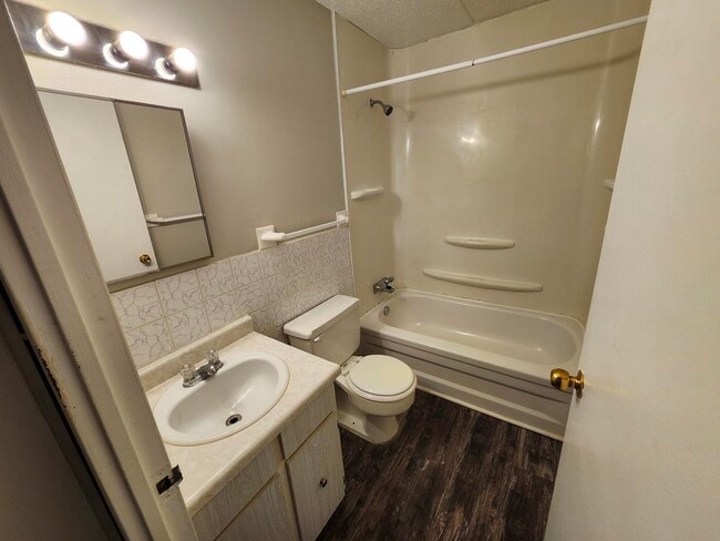 Building Photo - 411 Ellerdale St