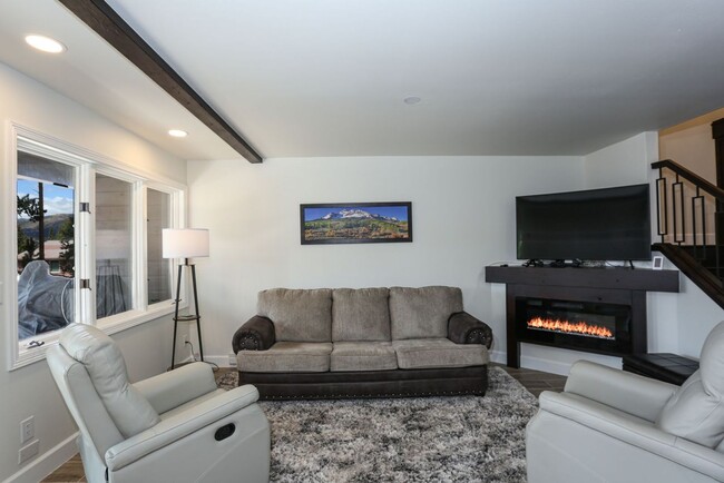 Building Photo - 6 month lease! Updated Baldy Breckenridge Townhome! Dogs negotiable!