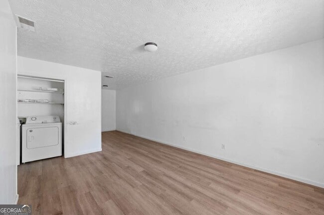 Building Photo - 1008 Davis St